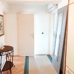 Spacious 80m2 In The Center 아파트 *