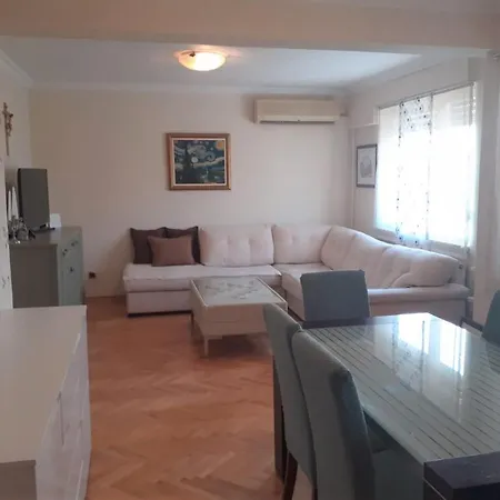 Apartman Spacious 80m2 In The Center