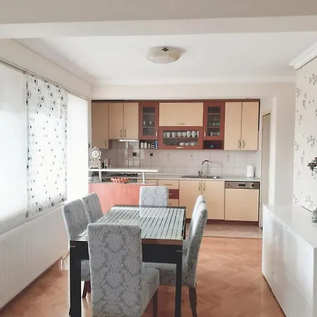 Spacious 80m2 In The Center
