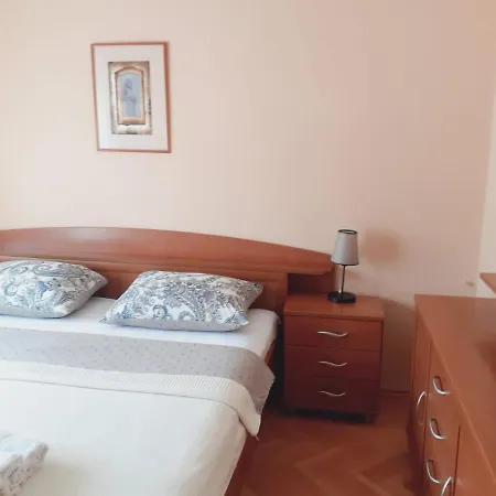 Spacious 80m2 In The Center Apartment *