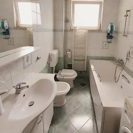 Spacious 80m2 In The Center Apartment *