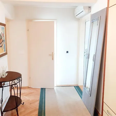 Spacious 80m2 In The Center Apartman *