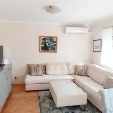 Spacious 80m2 In The Center Apartment *